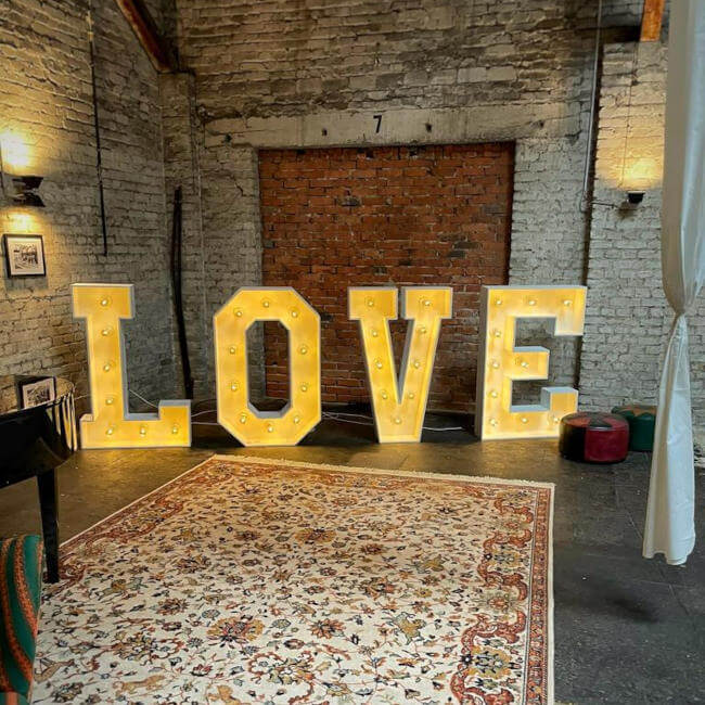 love-buchstaben-weiss